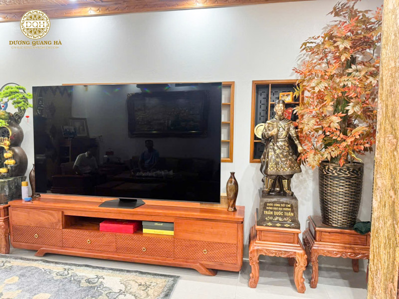 Tượng đồng Trần Hưng Đạo