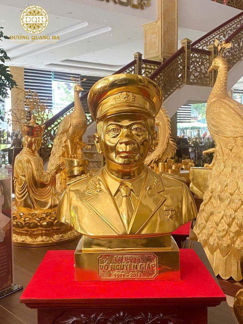 Tượng đồng Võ Nguyên Giáp