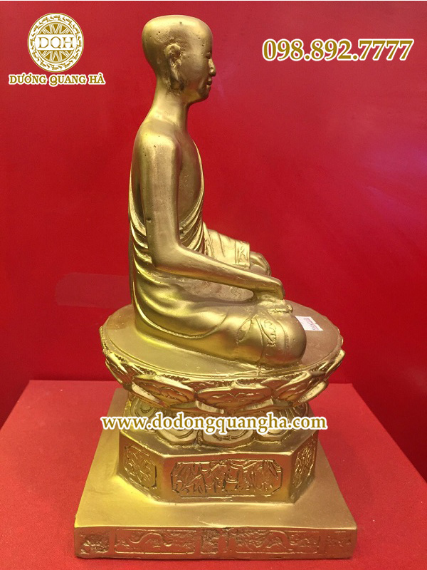 Góc phải tượng đồng Phật hoàng Trần Nhân Tông