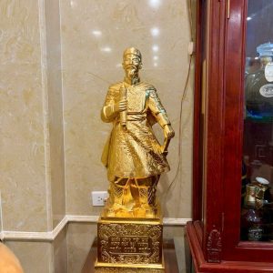 TƯỢNG TRẦN HƯNG ĐẠO 90CM DÁT VÀNG 9999 TẠI PHÒNG KHÁCH HÀ NỘI