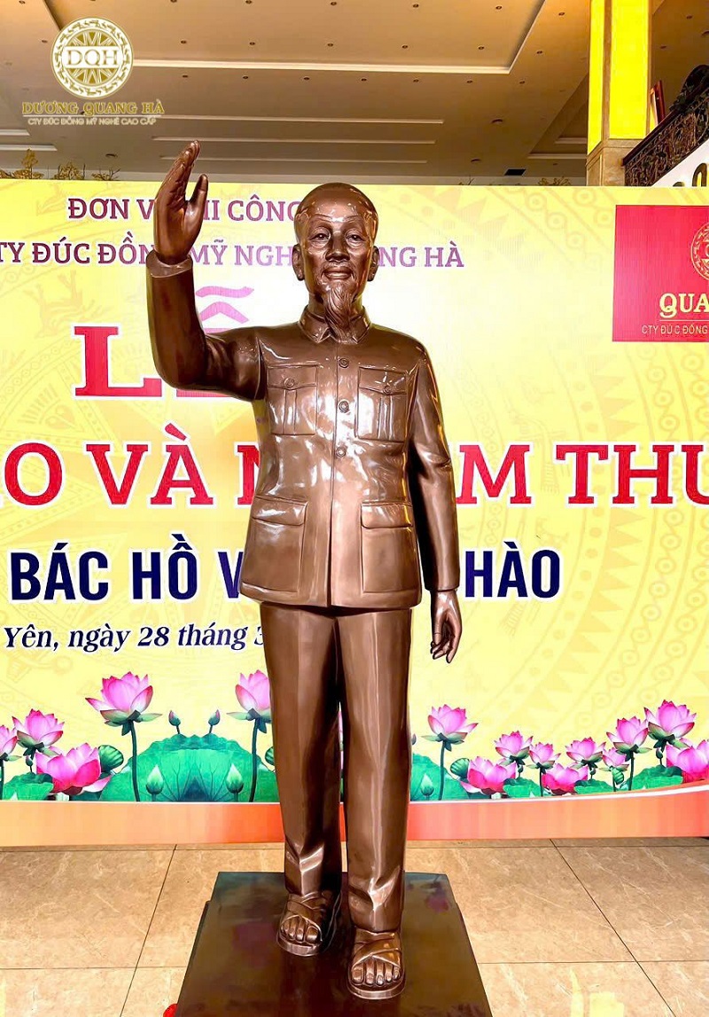 giá tượng đồng Bác Hồ