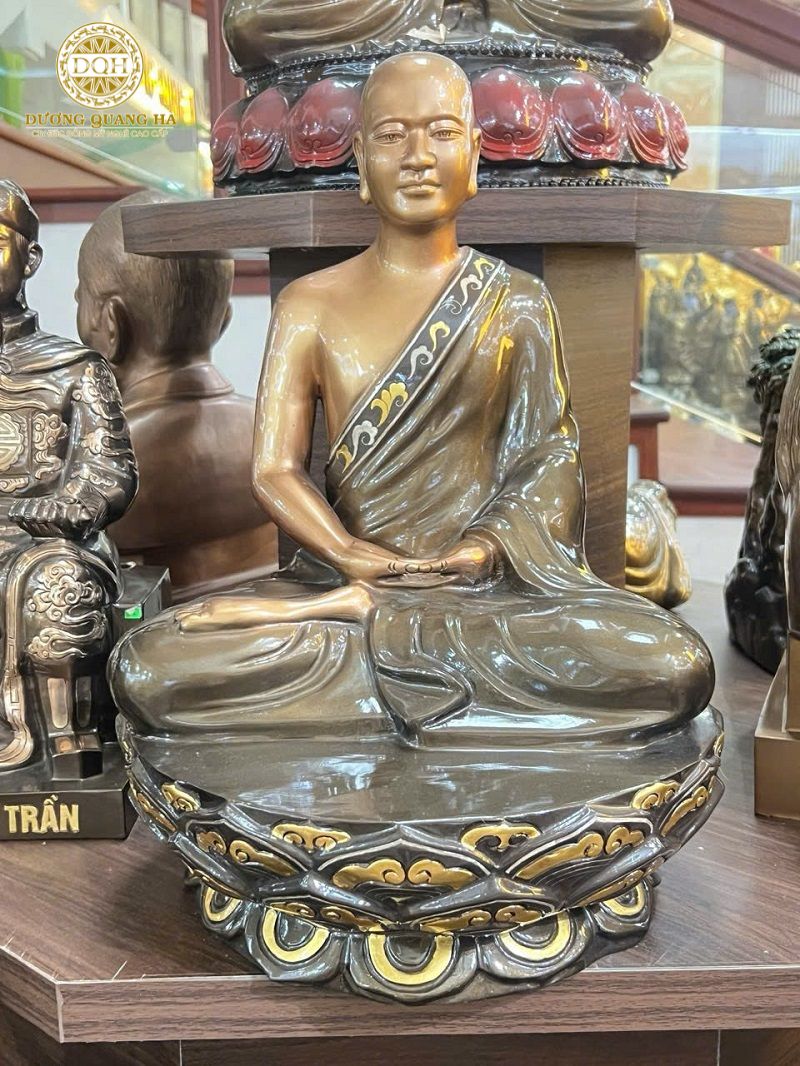 Tượng đồng Phật Hoàng Trần Nhân Tông