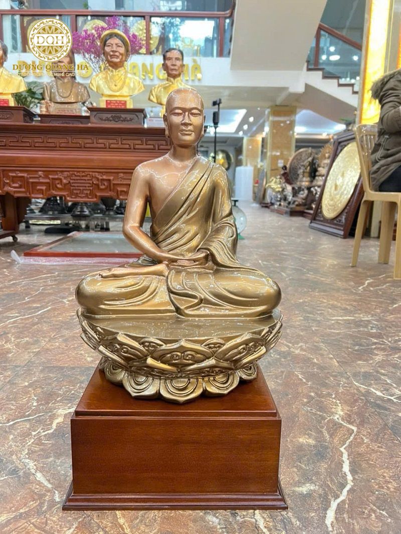 Tượng đồng Phật Hoàng Trần Nhân Tông