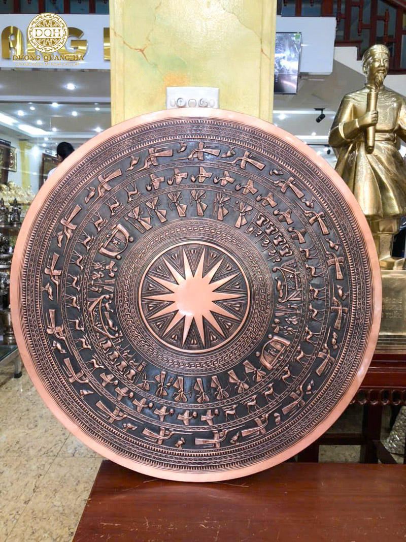giá tranh mặt trống đồng