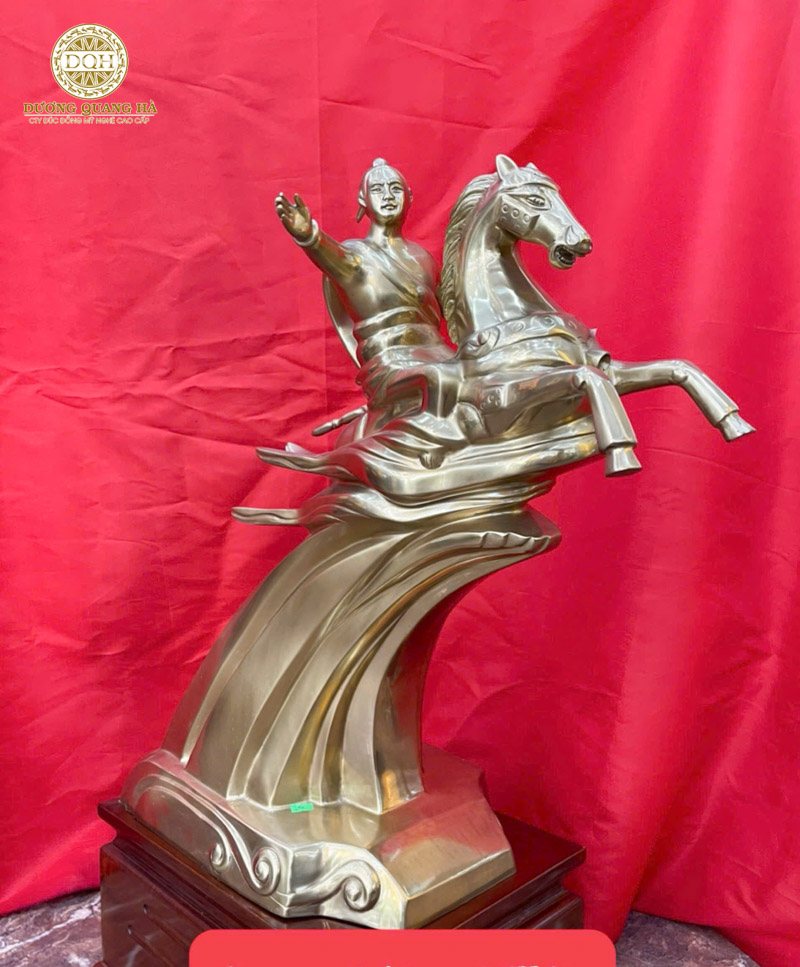 tượng đồng Thánh Gióng