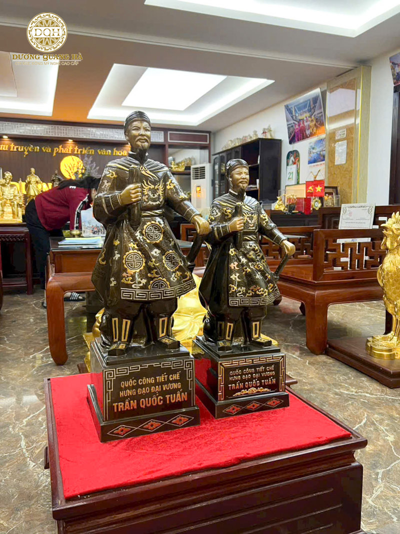 Tượng đồng Trần Quốc Tuấn