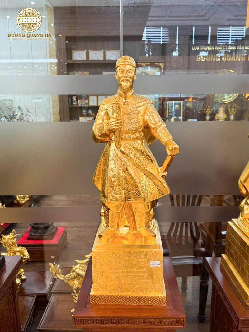 Tượng đồng Trần Quốc Tuấn