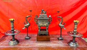 Bộ thờ ngũ sự gồm những gì? Kinh nghiệm chọn mua chuẩn
