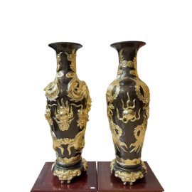 ĐÔI LỌ RỒNG PHƯỢNG ĐƯỢC CHẾ TÁC CHẤT LIỆU ĐỒNG ĐỎ VÀ DÁT THÊM ĐIỂM VÀNG LÀM NỔI BẬT