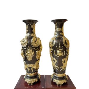 ĐÔI LỌ RỒNG PHƯỢNG ĐƯỢC CHẾ TÁC CHẤT LIỆU ĐỒNG ĐỎ VÀ DÁT THÊM ĐIỂM VÀNG LÀM NỔI BẬT