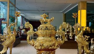 Giá bộ tam sự bằng đồng phụ thuộc vào đâu?